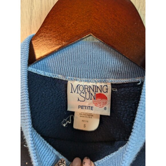 Morning Sun Flowers Snow Christmas Lamp Bow Blue Crewneck Sweatshirt Size Small - Picture 5 of 8